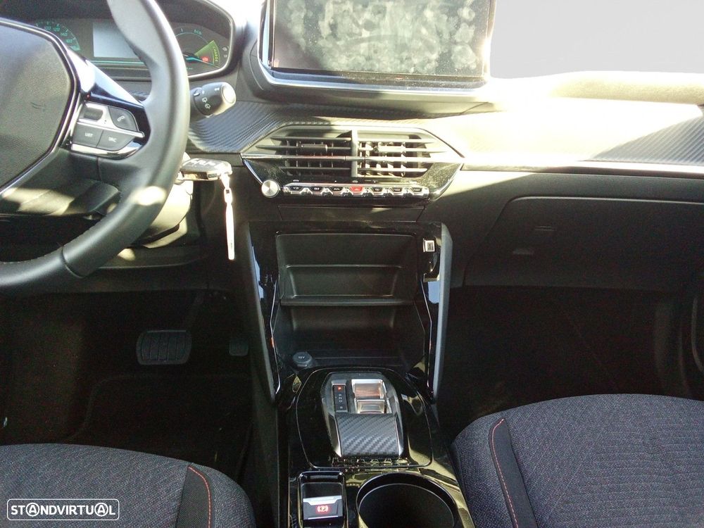 Peugeot e-2008 - 14