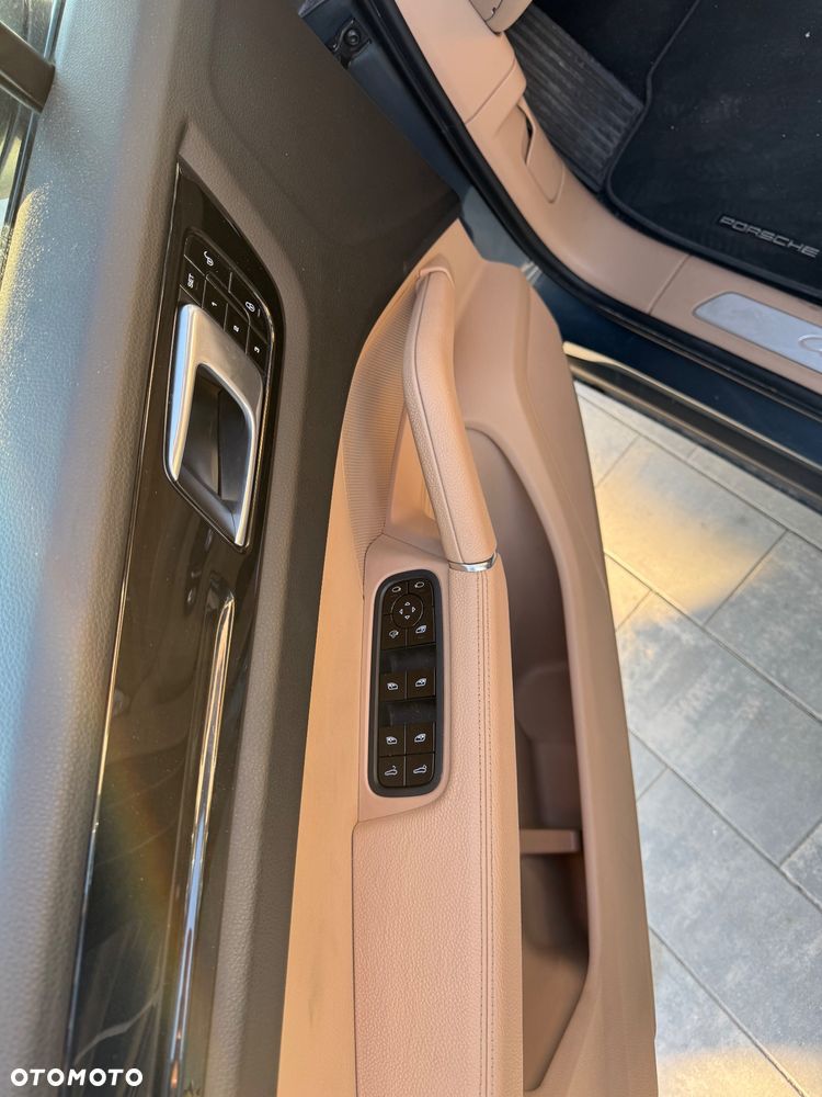 Porsche Cayenne Platinum Edition - 19