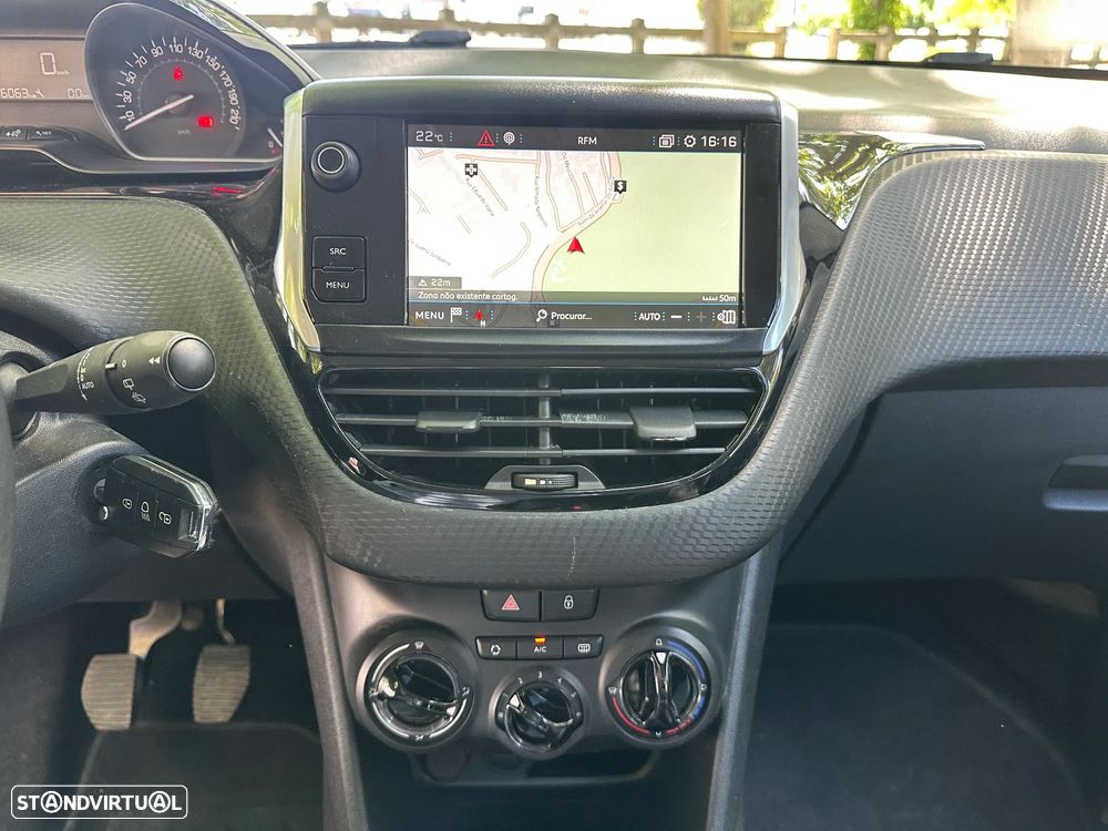 Peugeot 208 1.2 PureTech Signature - 35