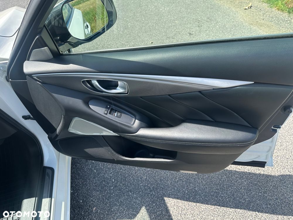 Infiniti Q50 2.0t Sport Sound Studio by Bose - 10