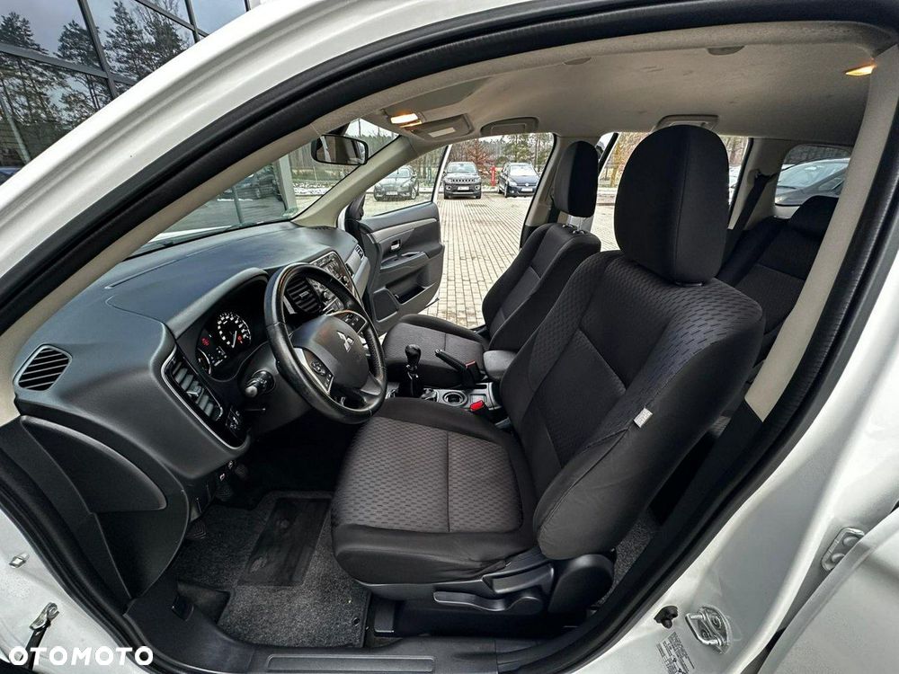 Mitsubishi Outlander 2.0 2WD Invite - 11