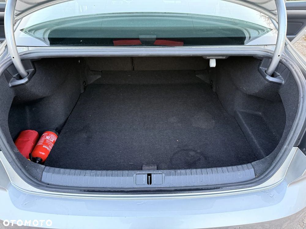 Volkswagen Passat 2.0 TDI BMT Comfortline - 23