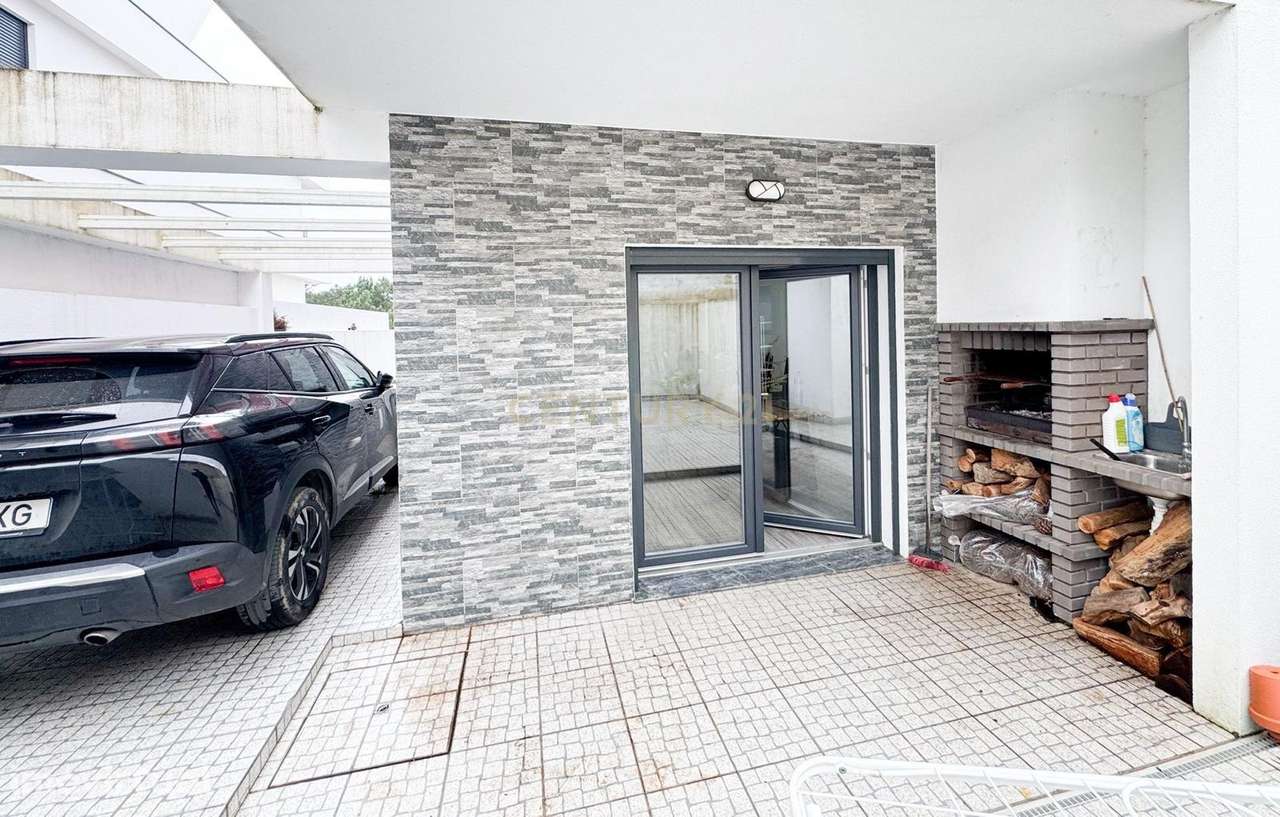 Moradia T3 + 1 contemporânea, numa Rua Sem Saída  – Fernão Ferro - Grande imagem: 3/22