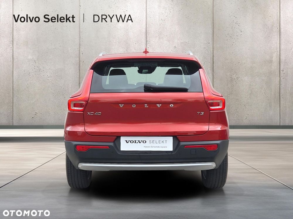 Volvo XC 40 T3 Momentum Pro - 4
