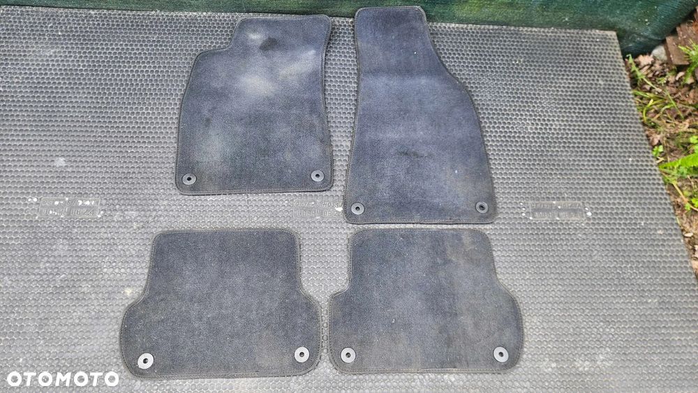 Dywaniki Wycieraczki Wykładzina Czarne Welur Europa Komplet Audi A4 B6 B7 Seat Exeo Sedan Kombi - 1