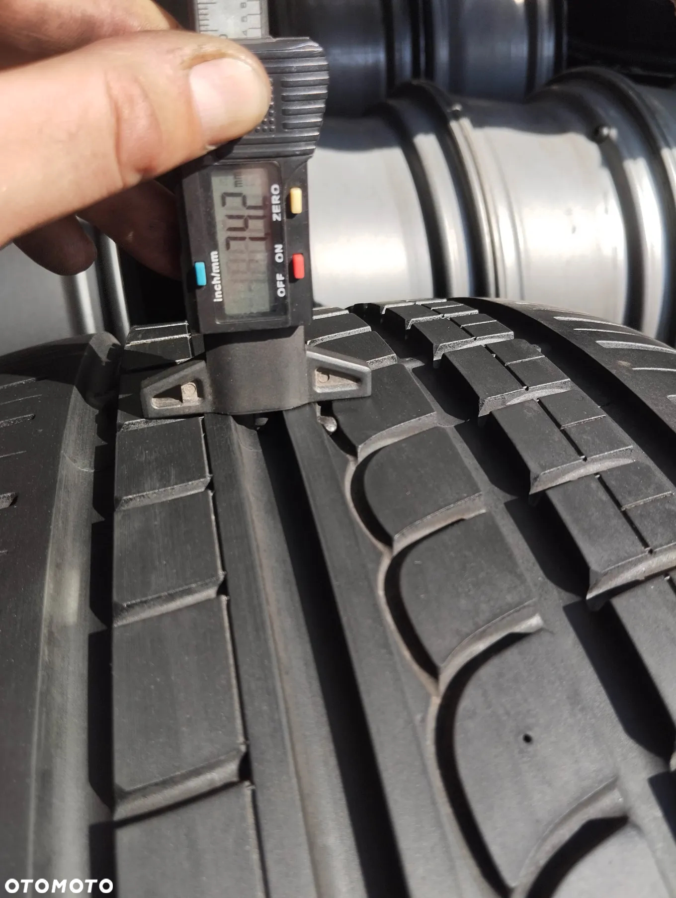 275 40 19 Pirelli P Zero Rosso 2szt Lato - 3
