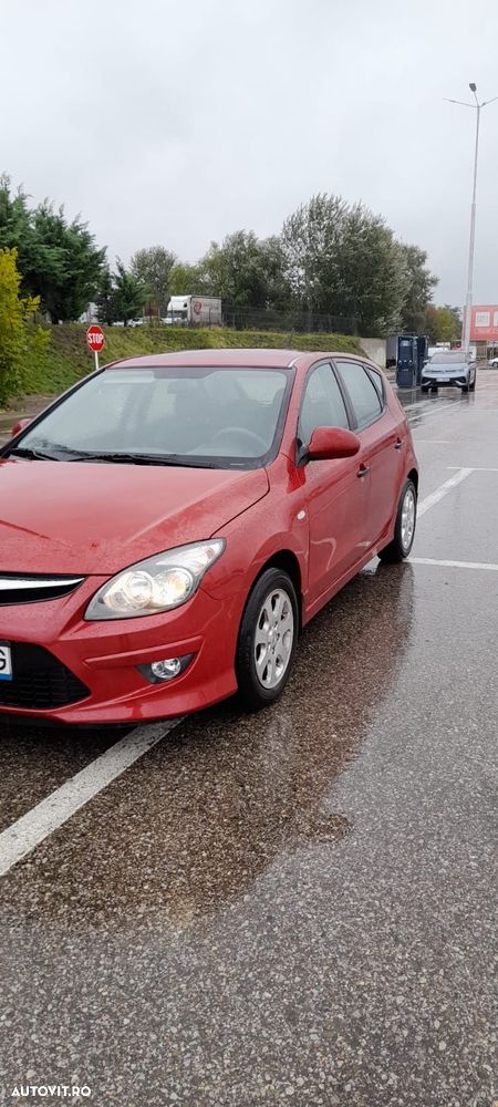 Hyundai i30 1.6 CRDI GL Comfort - 1