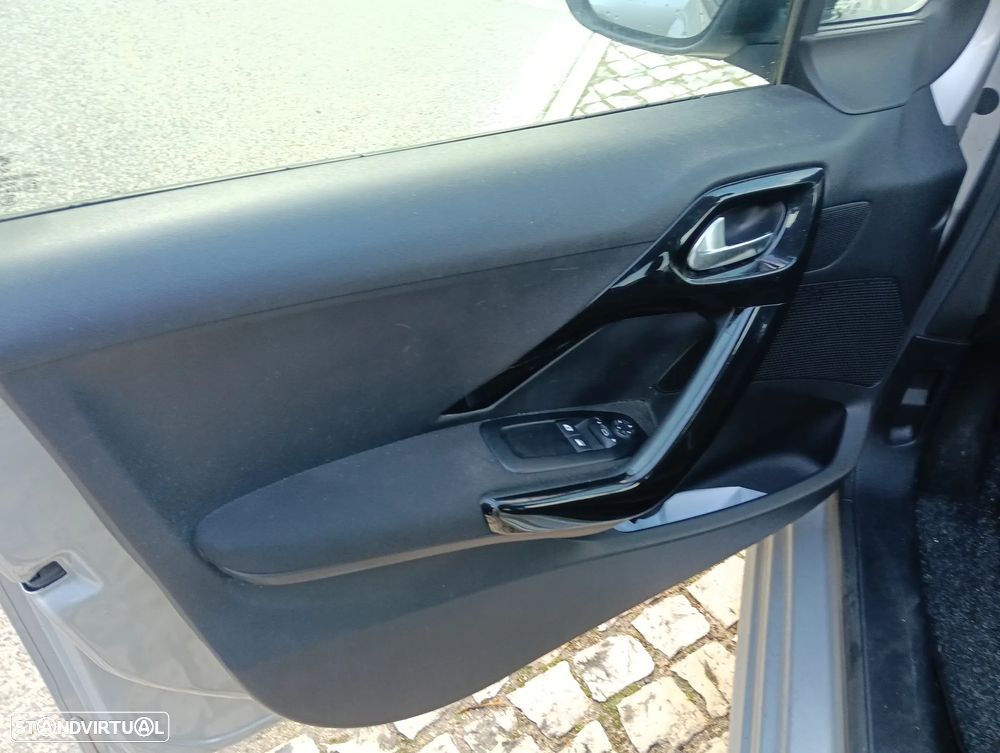 Peugeot 208 1.2 VTi Allure - 14