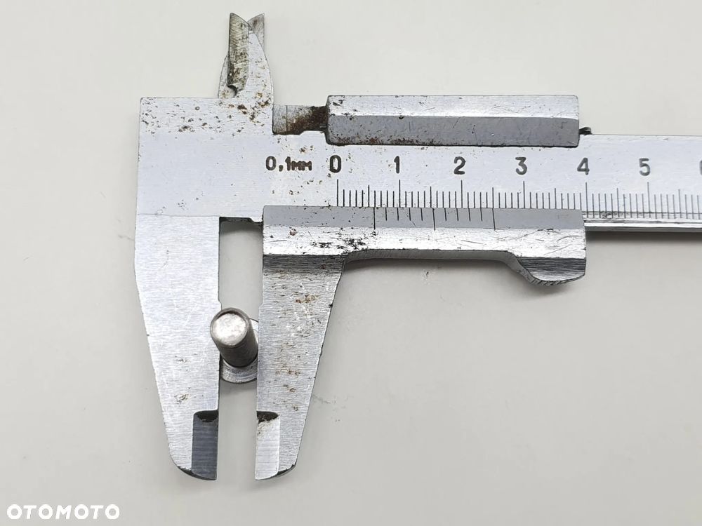 SUZUKI GSR 750 11-16 DEKIEL POKRYWA + ŚRUBY - 26