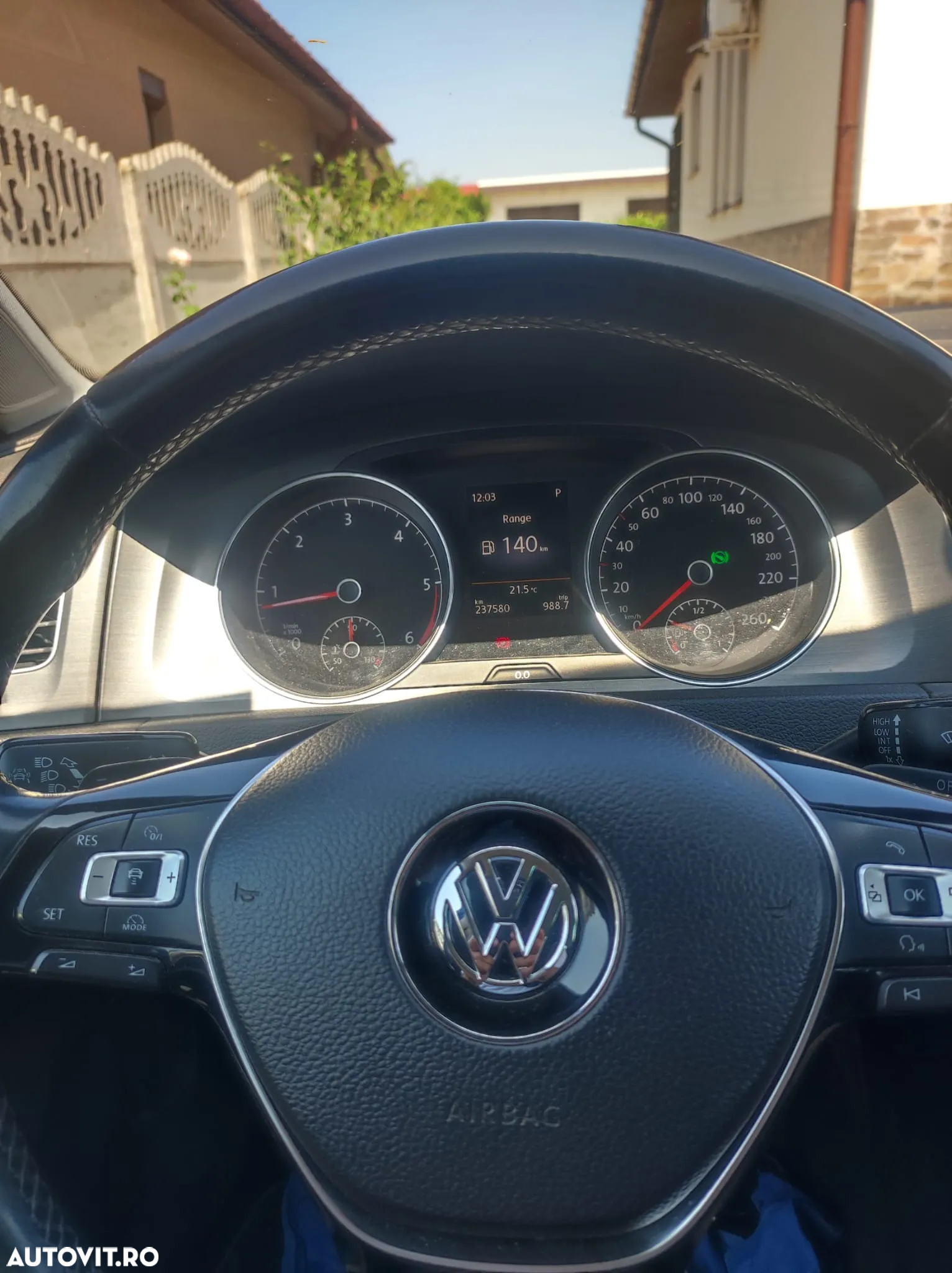 Volkswagen Golf - 6