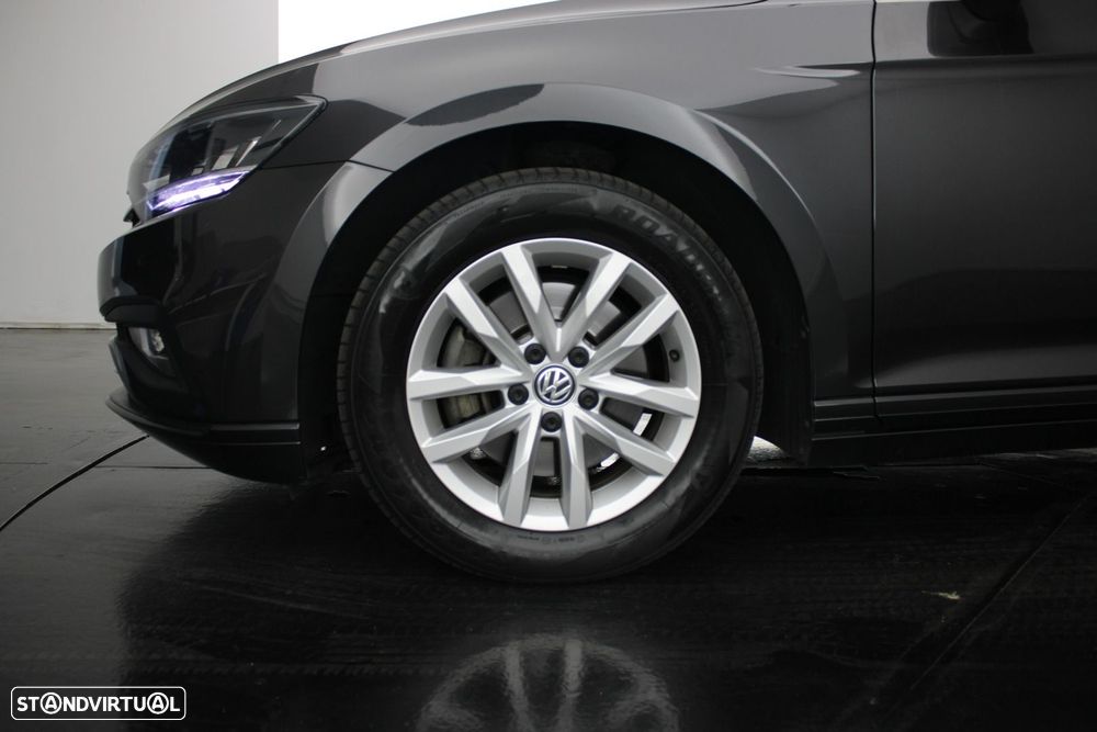 VW Passat 1.6 TDI Business DSG - 31