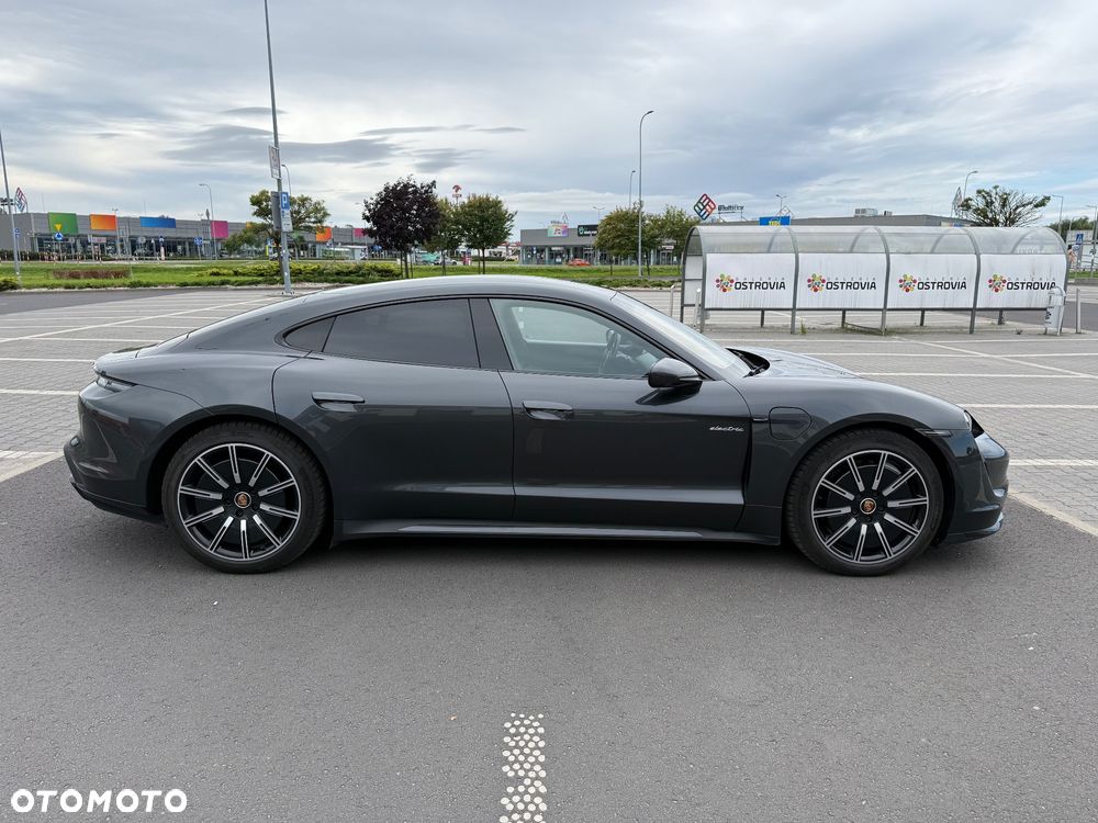 Porsche Taycan Turbo - 15