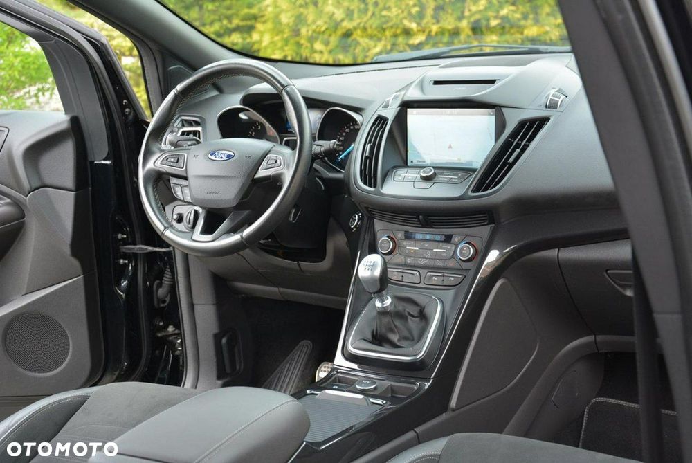 Ford Kuga 1.5 EcoBoost 2x4 ST-Line - 19