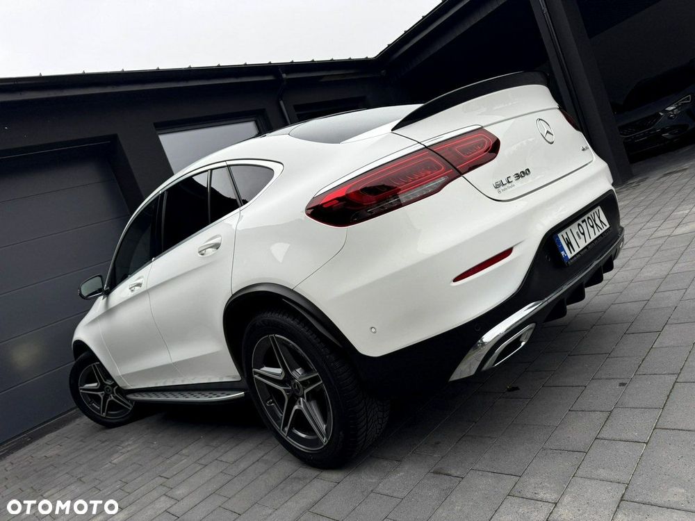 Mercedes-Benz GLC 300 4Matic 9G-TRONIC AMG Line Plus - 4