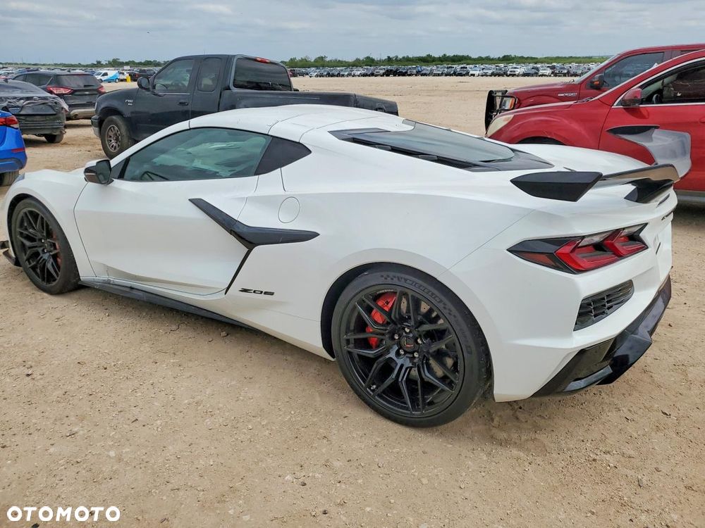 Chevrolet Corvette - 4