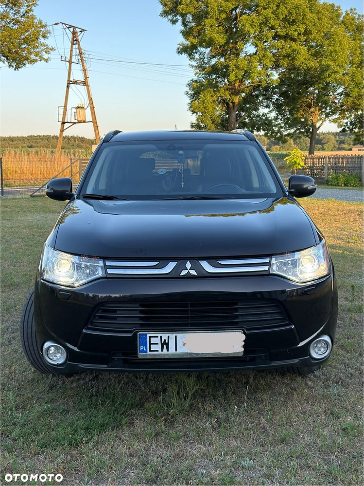 Mitsubishi Outlander - 2