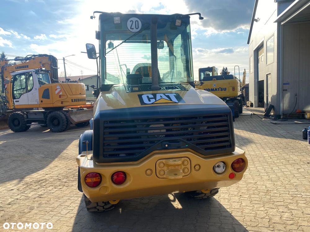 Caterpillar CAT 907M, 3400 MTH, ŁYŻKA OTWIERANA + WIDŁY, z NIEMIEC, SUPER STAN, - 19