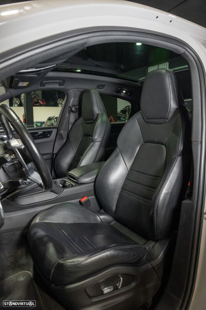 Porsche Cayenne Coupé E-Hybrid - 33