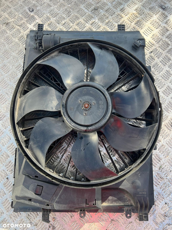Wentylator chłodnicy obudowa c klasa w204 a2045000393