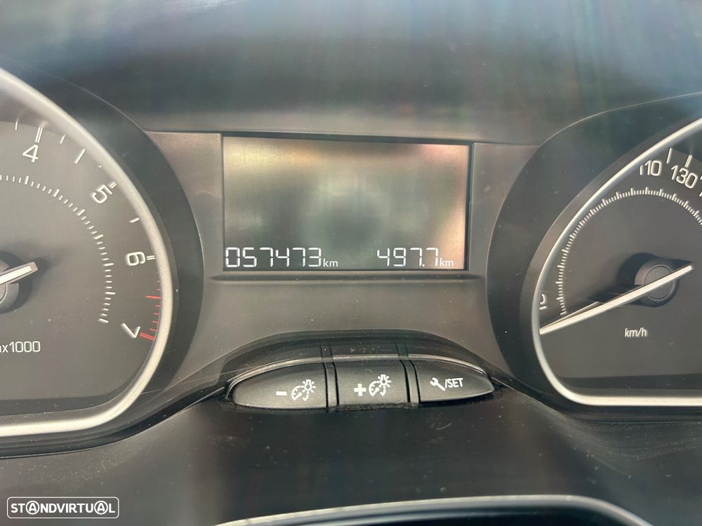 Peugeot 208 1.2 VTi SE Style - 4