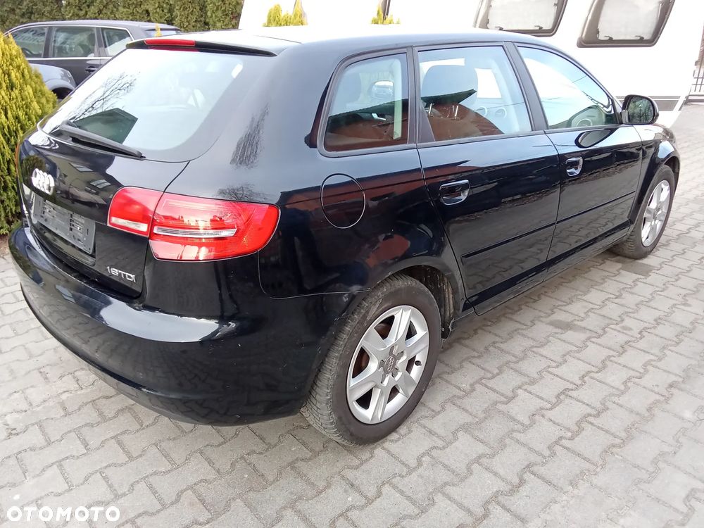 Audi A3 Sportback 1.6 TDI DPF Ambiente - 3