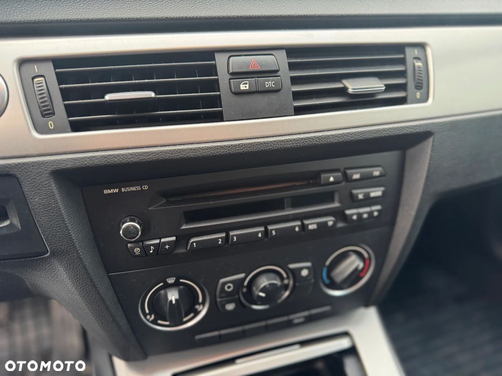 BMW Seria 3 318d - 30