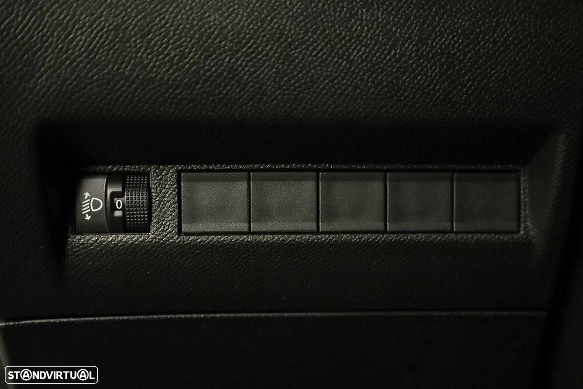 Peugeot 2008 1.2 PureTech Allure EAT8 - 20
