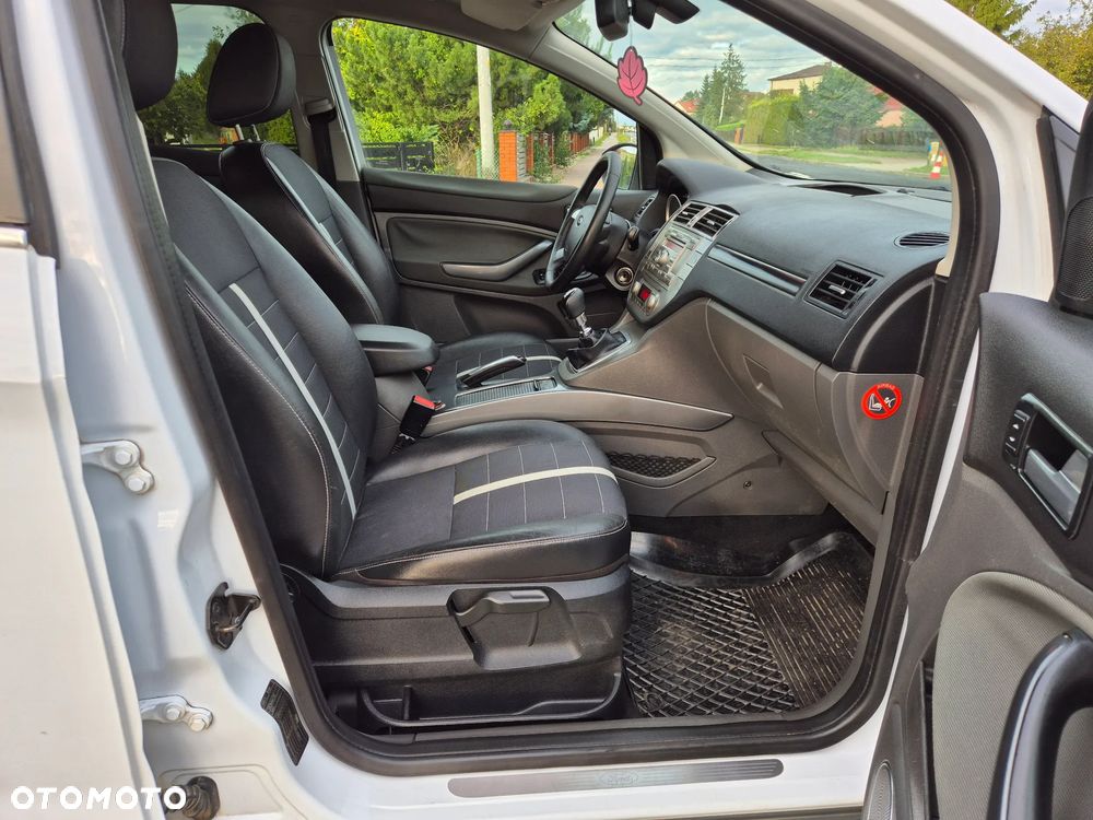 Ford Kuga 2.0 TDCi 2x4 Titanium - 14