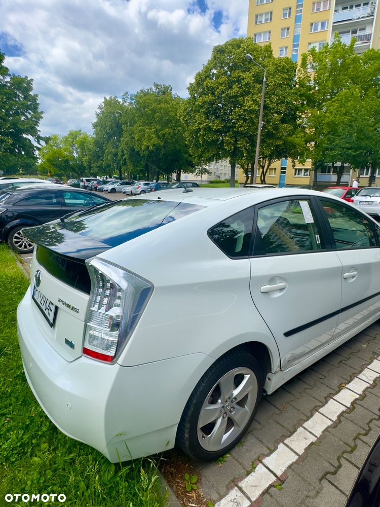 Toyota Prius (Hybrid) - 3