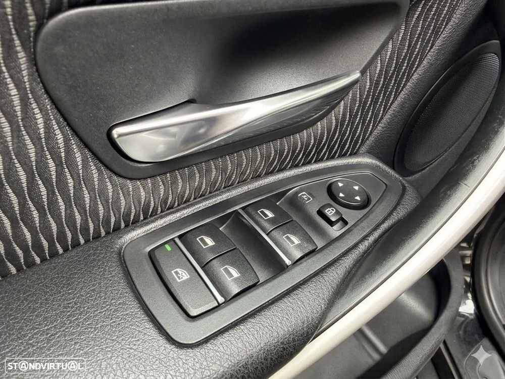 BMW 318 i Luxury Line - 13