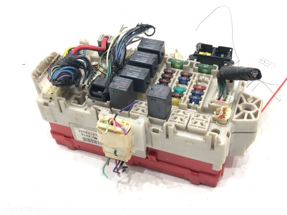 SKRZYNKA BEZPIECZNIKÓW  MITSUBISHI OUTLANDER I (CU_W) 2001 - 2008 2.4 108 kW [147 KM] benzyna 2002 - 2