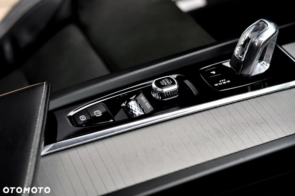 Volvo XC 60 T8 Plug-In Hybrid AWD R-Design - 30