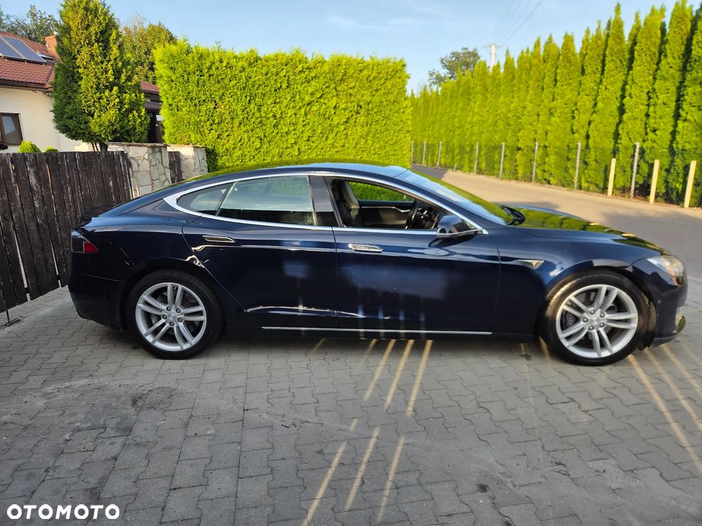 Tesla Model S 85 D - 19