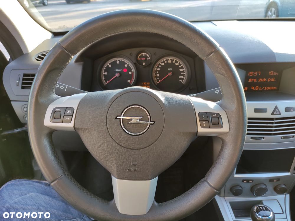Opel Astra 1.7 CDTI Essentia - 23