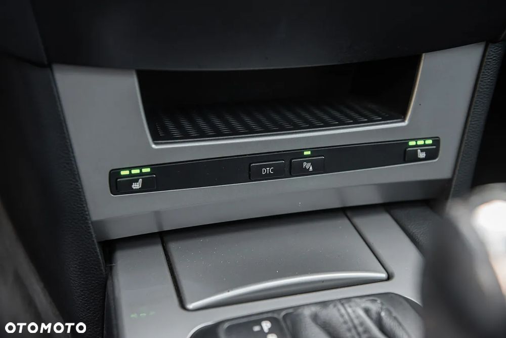BMW Seria 5 523i Touring - 24