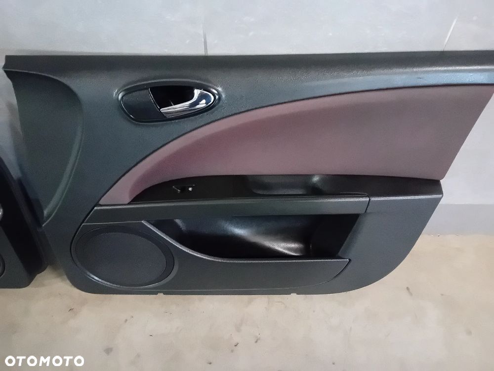 boczek boczki Seat Leon II 2007 czarno czerwone 2007 komplet - 2