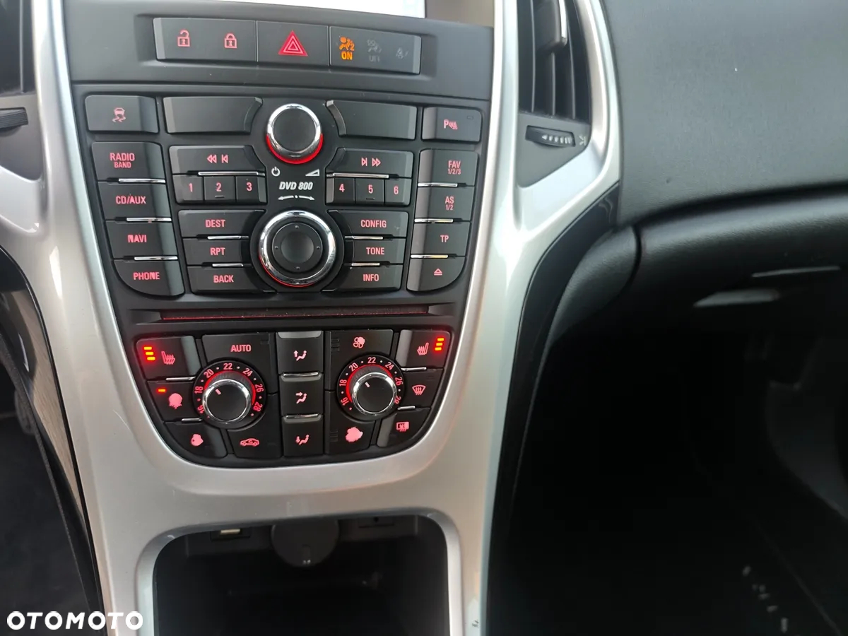 Opel Astra IV 1.4 T Cosmo - 29