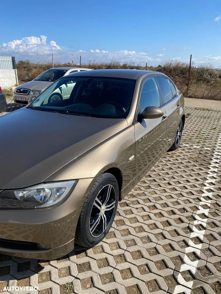 BMW Seria 3 318i Aut. - 9
