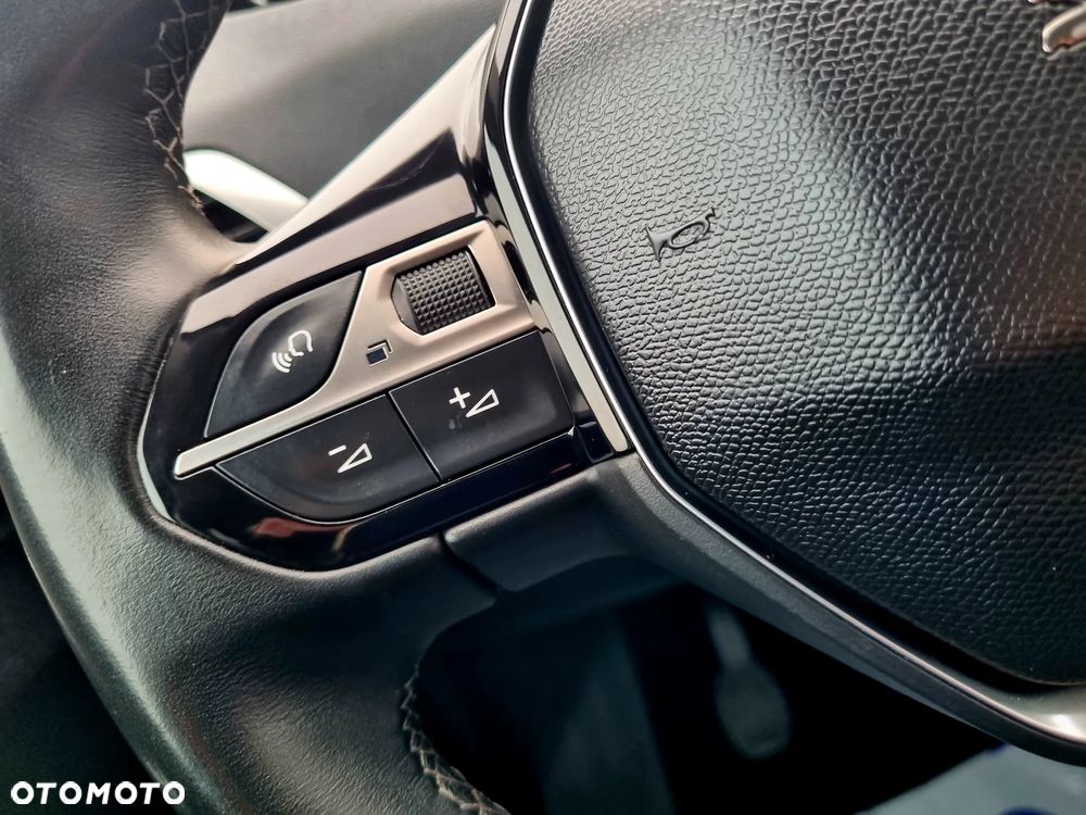 Peugeot 3008 1.2 PureTech Allure S&S - 16