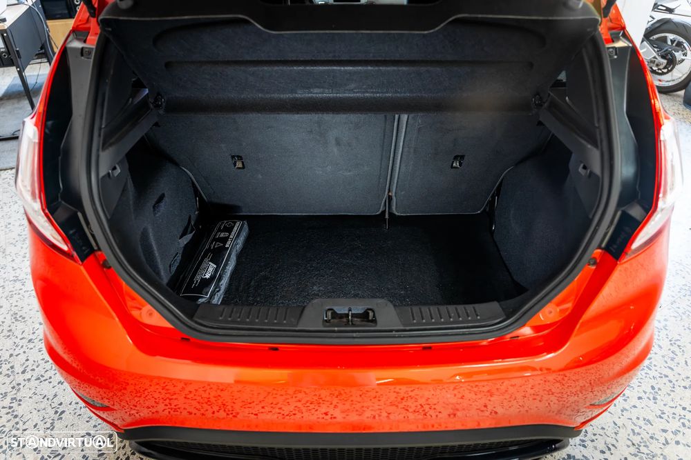 Ford Fiesta 1.6 T ST - 17