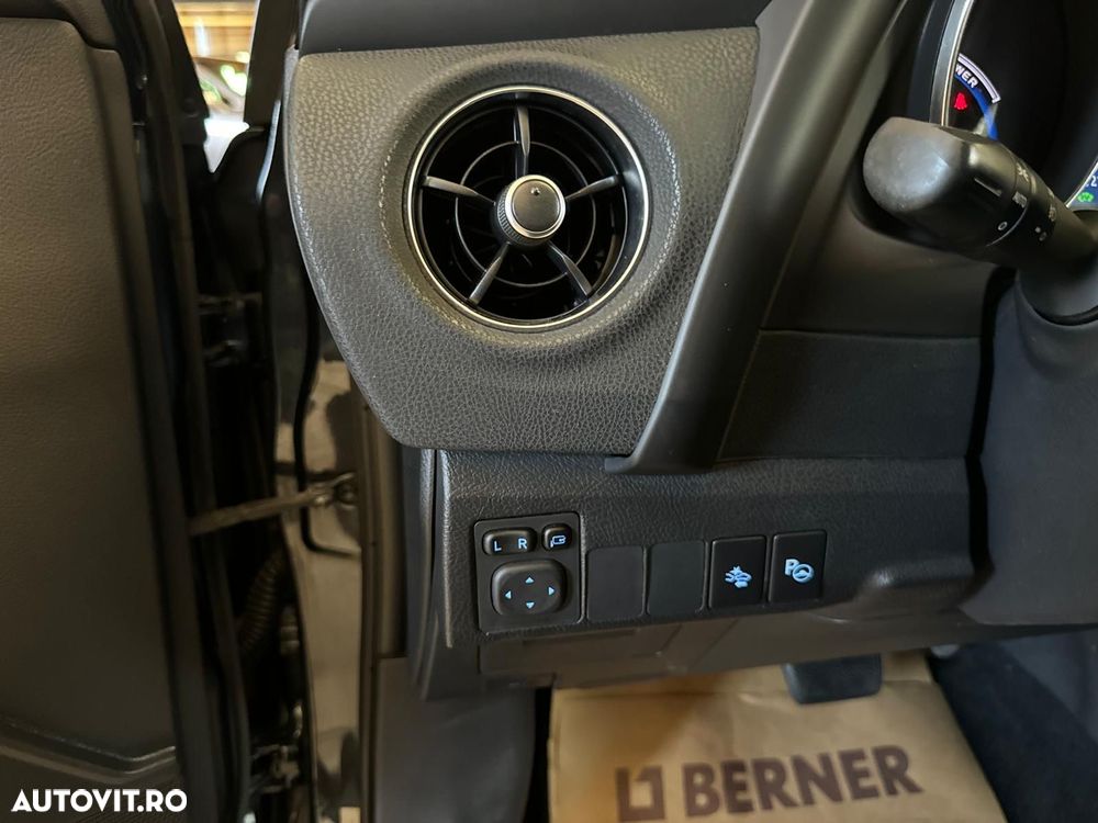 Toyota Auris 1.8 VVT-i Hybrid Automatik Touring Sports Team Deutschland - 17