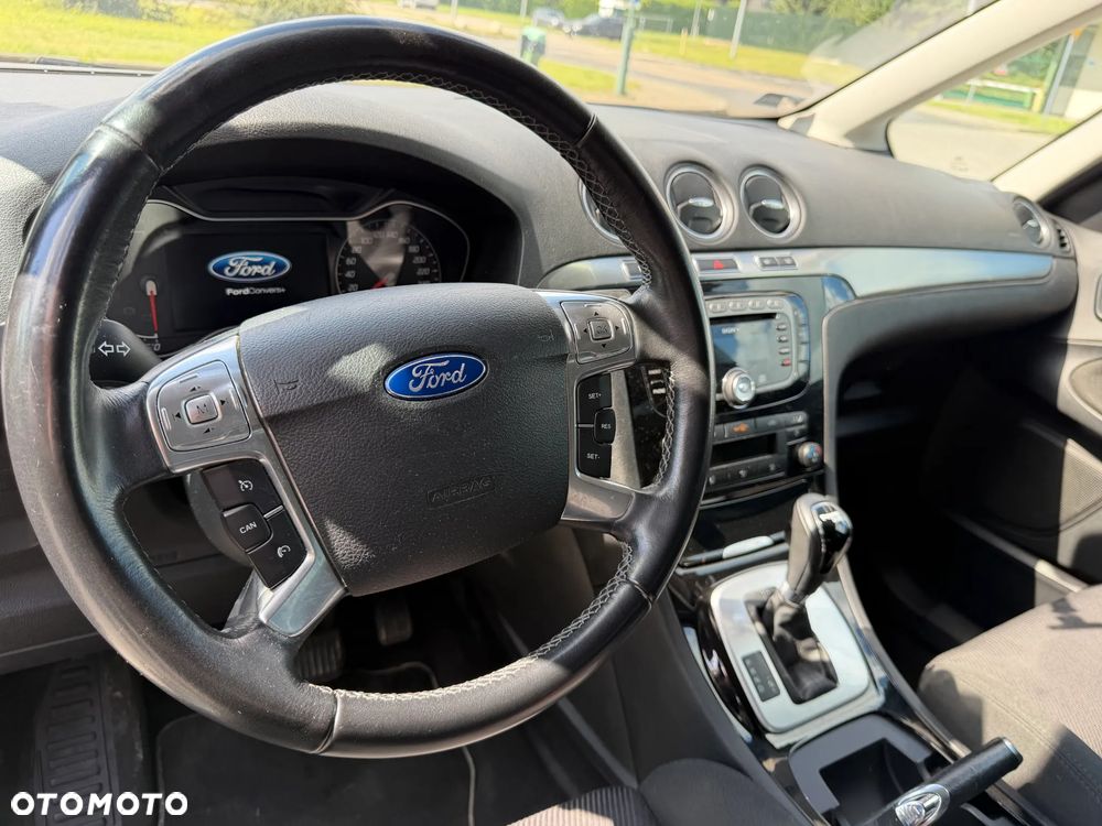 Ford Galaxy - 13