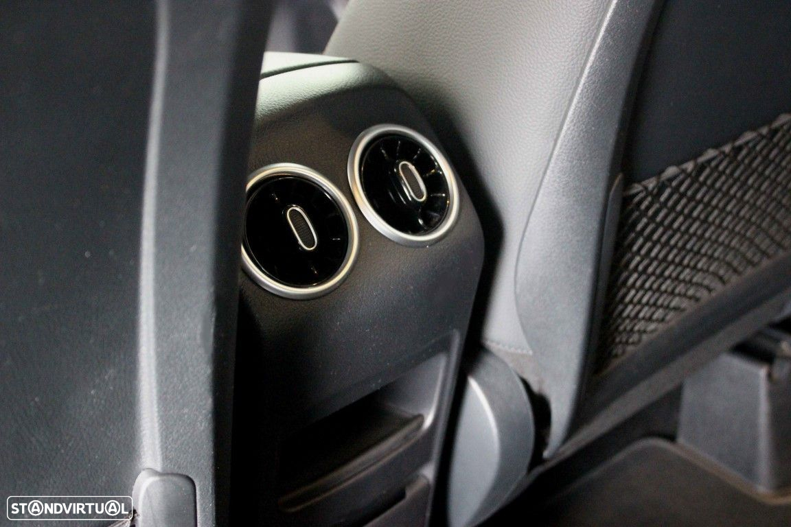 Mercedes-Benz GLA 180 d AMG Line - 20