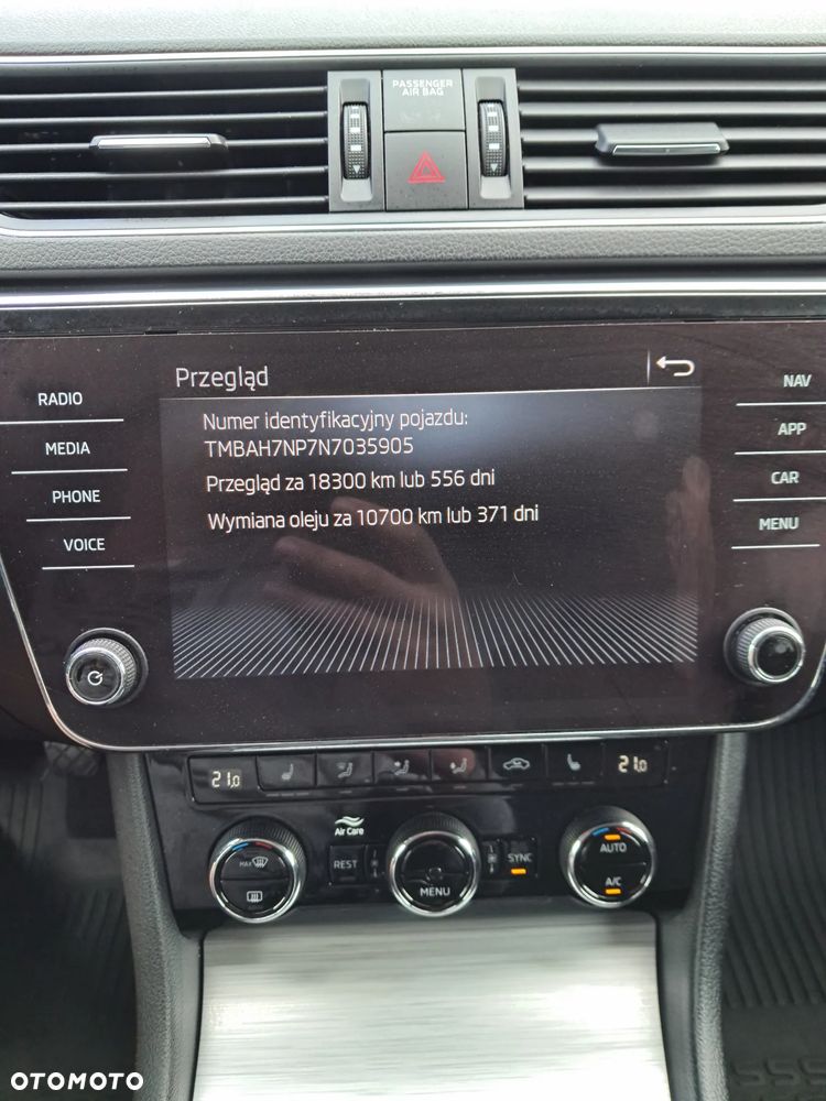 Skoda Superb 2.0 TDI SCR Ambition - 17