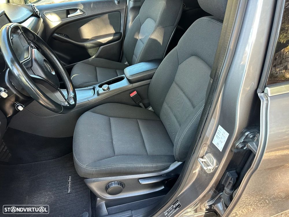 Mercedes-Benz B 180 - 16