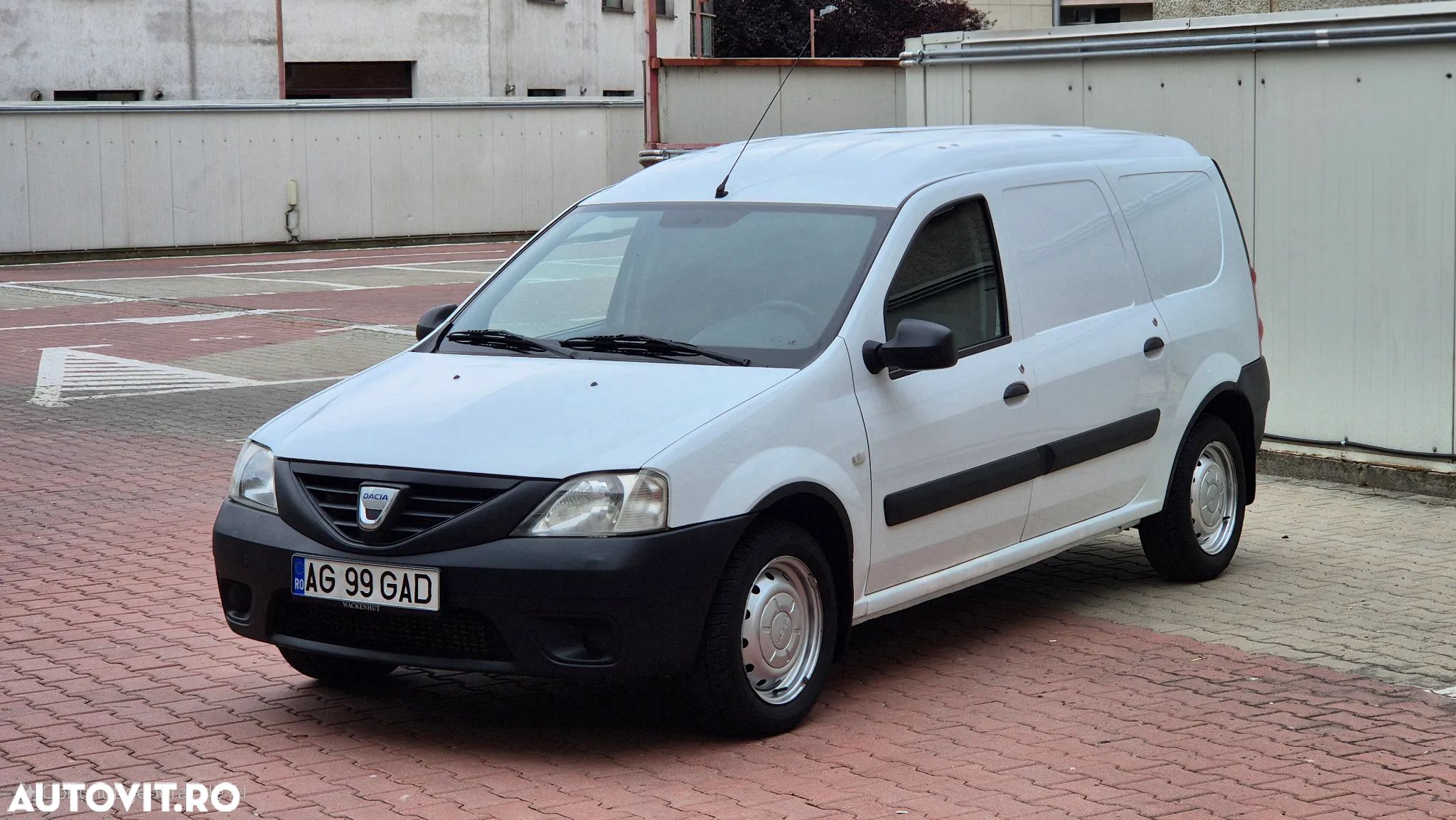 Dacia Logan Van - 1