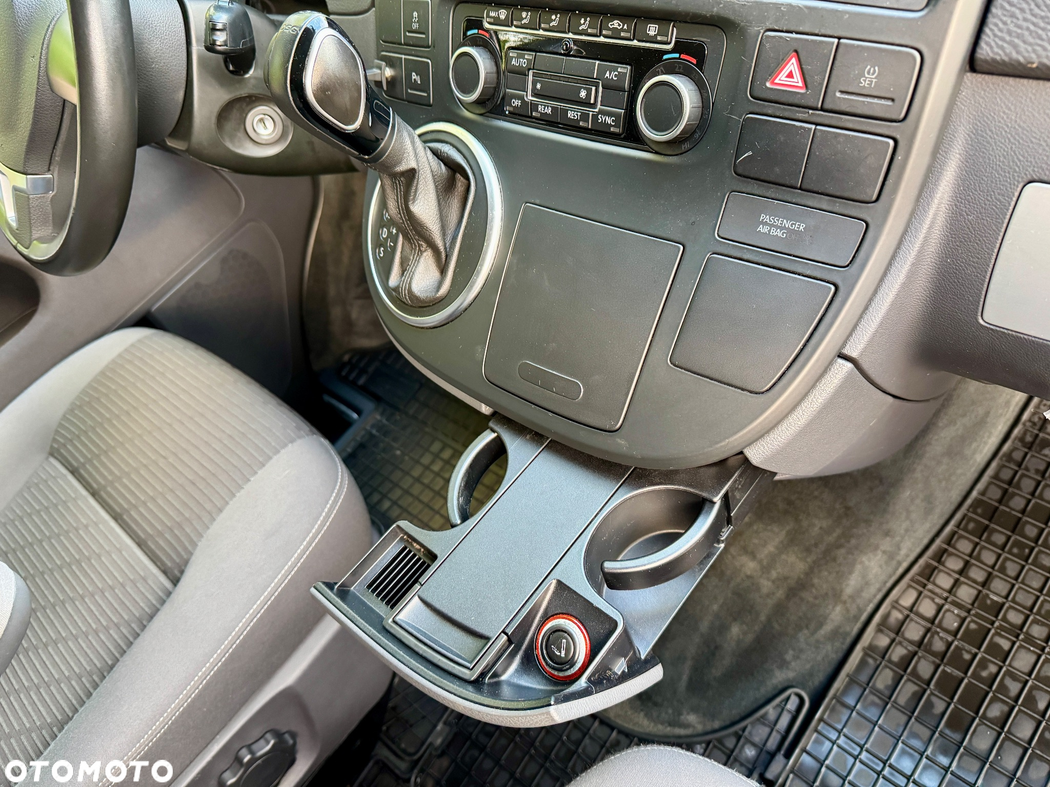 Volkswagen Multivan - 15