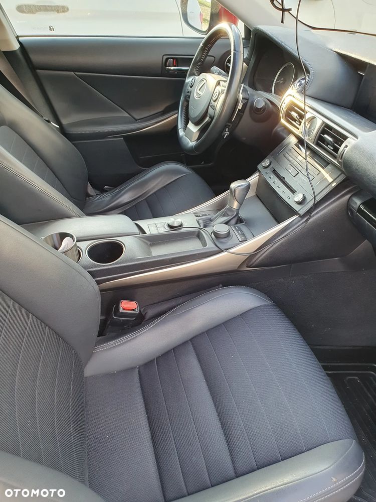 Lexus IS 300h Elite - 10