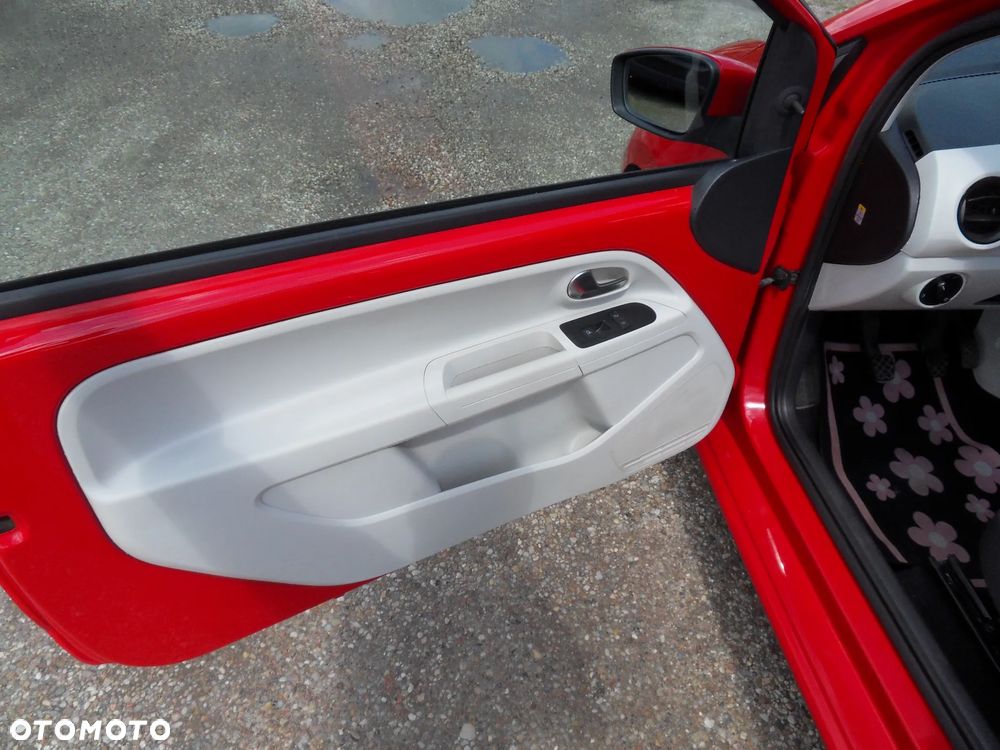 Volkswagen up! take - 12