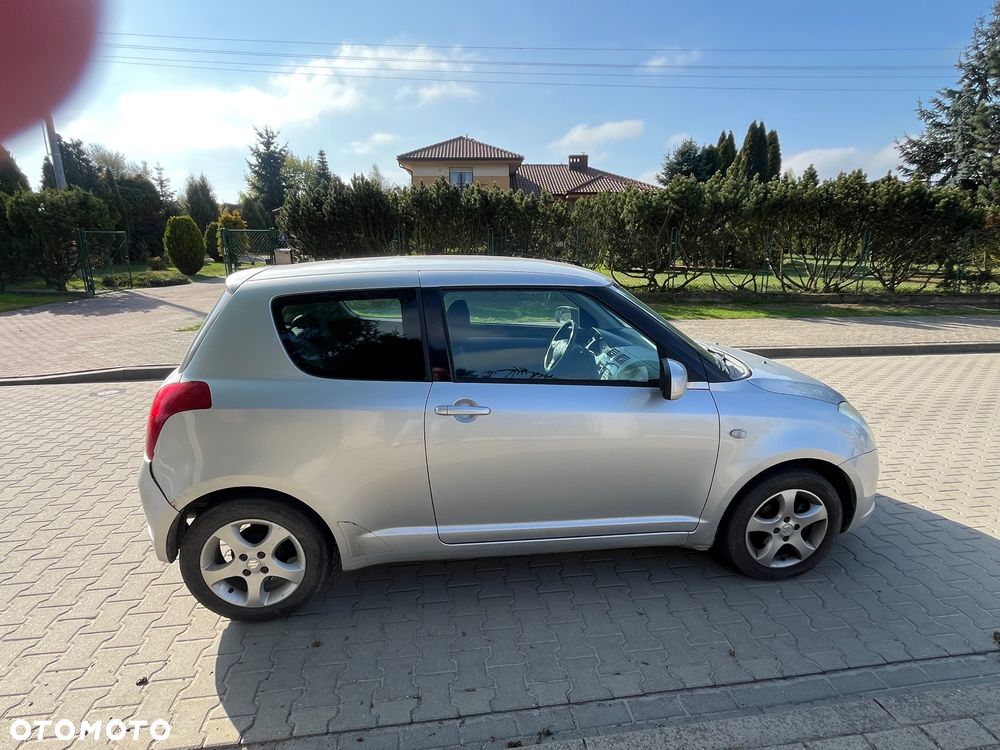 Suzuki Swift 1.3 Club - 4